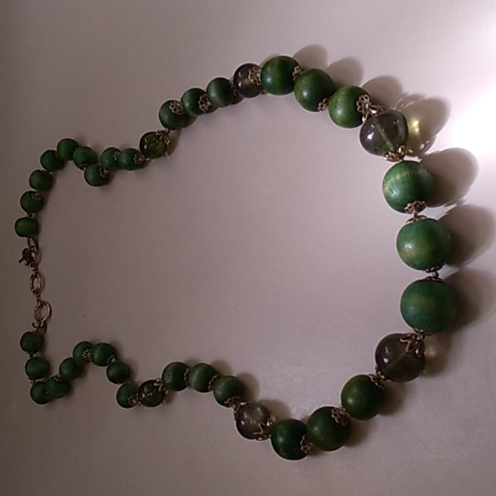 Vintage Gold and Green Bead Necklace - Picture 3 of 6